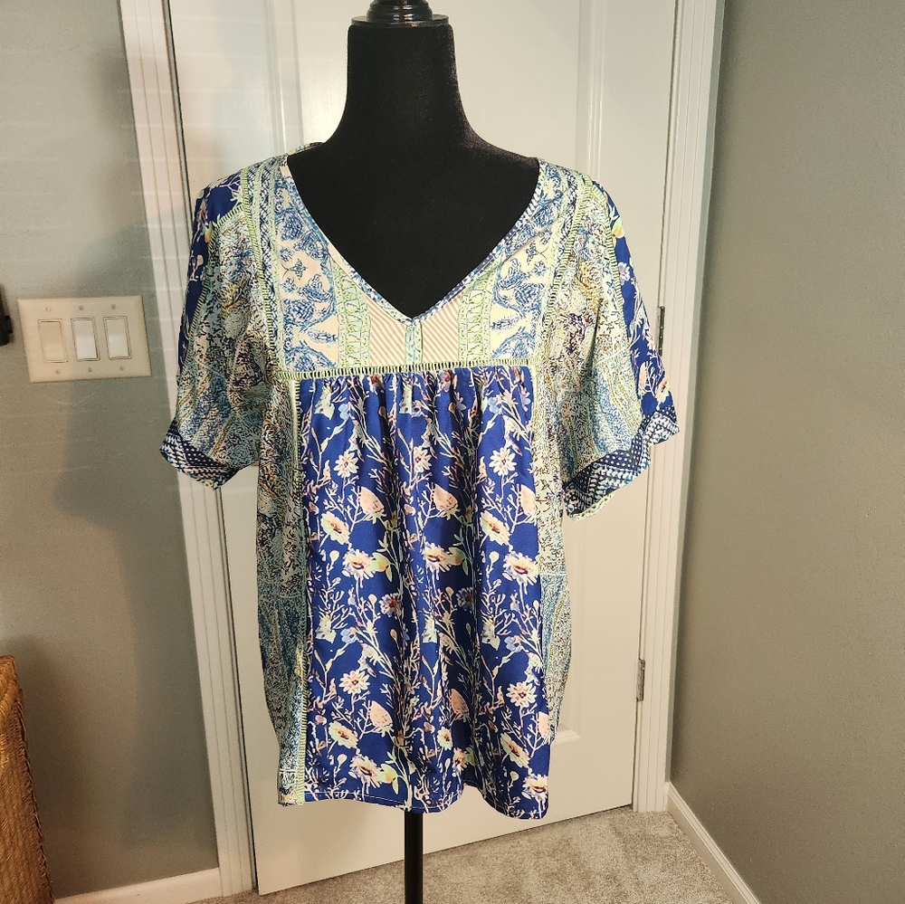 😀Bohemian Blue and Green V-Neck Top - Picture 2 of 7